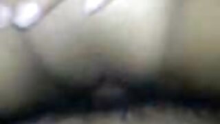 اس کے پچھواڑے پر گرم ...