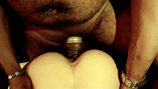 اس نے اپنے منہ اور ہ ...