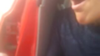 اپنی منگیتر کے ہاتھ  ...